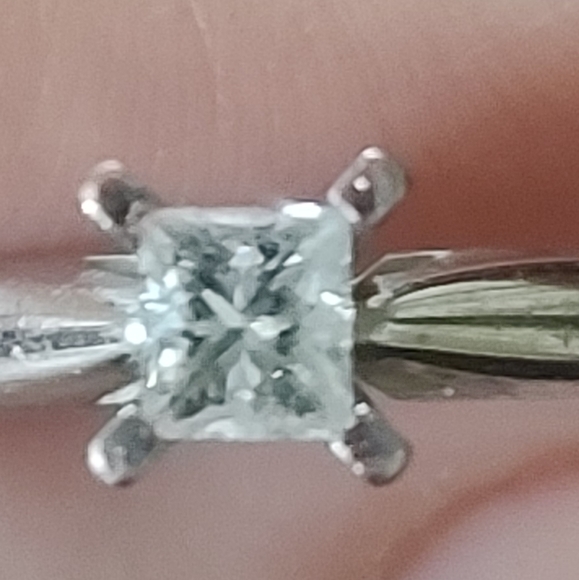 18k White Gold .33 carat Solitare Engagement Ring Size 8 - Picture 4 of 4